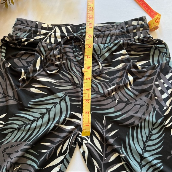 SOLD Sandiva | Casual Palm Leaf Wide Leg Pants - Picture 7 of 10